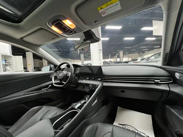 Hyundai Elantra — Фото автомобиля 25
