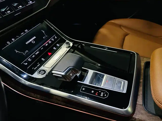 Audi Q7 — Фото автомобиля 11
