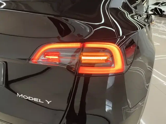Tesla Model Y — Фото автомобиля 7