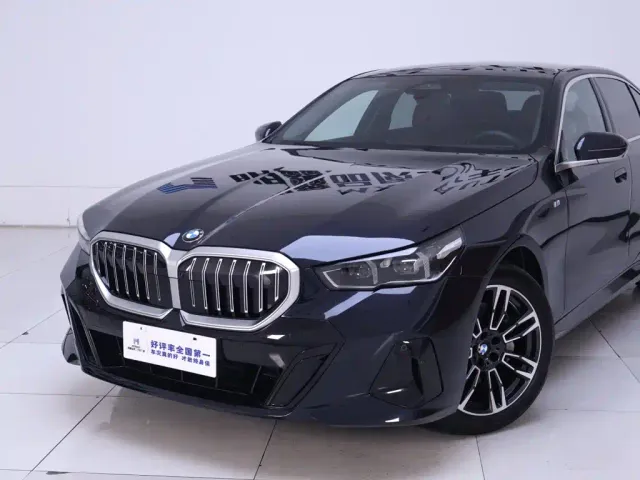 BMW 5 Series — Фото автомобиля 3