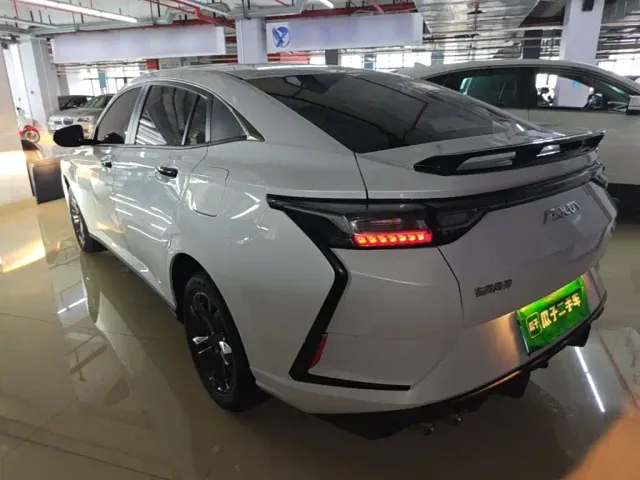 Dongfeng Yixuan — Фото автомобиля 4