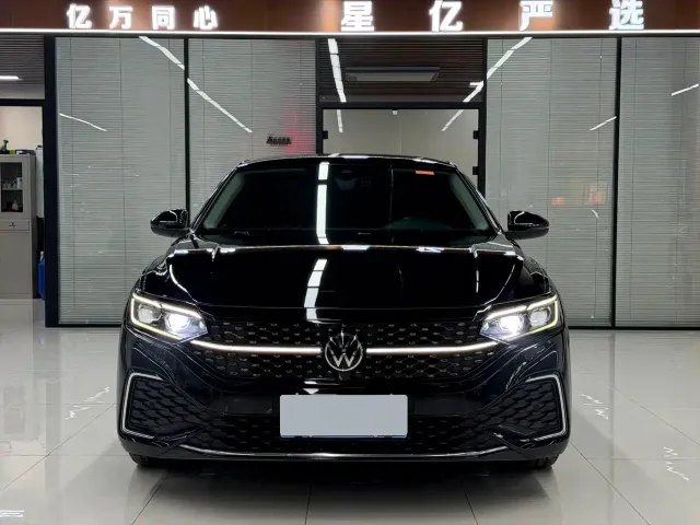 Volkswagen Passat — Фото автомобиля 2