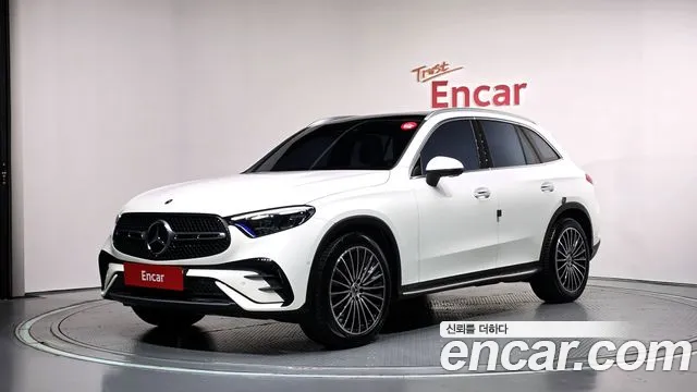 Фотография автомобиля — Mercedes-Benz GLC-Class