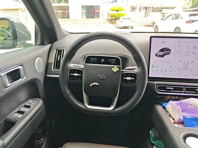 Li Auto L8 — Фото автомобиля 6