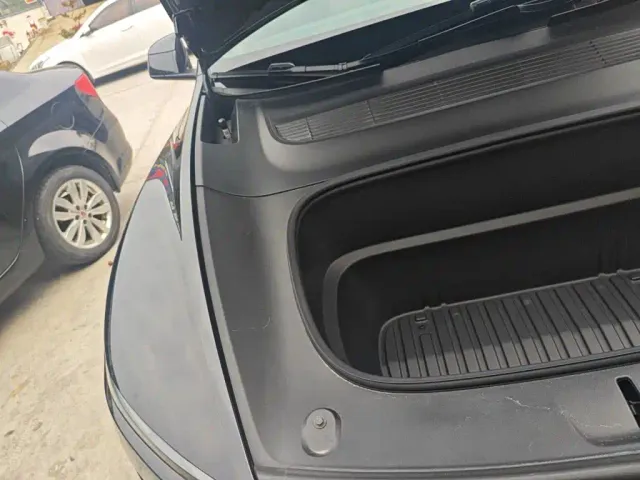 Tesla Model Y — Фото автомобиля 21