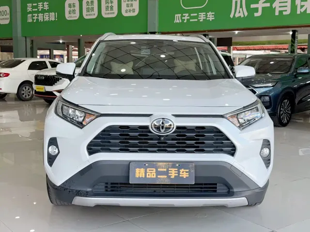 Toyota RAV4 — Фото автомобиля 2