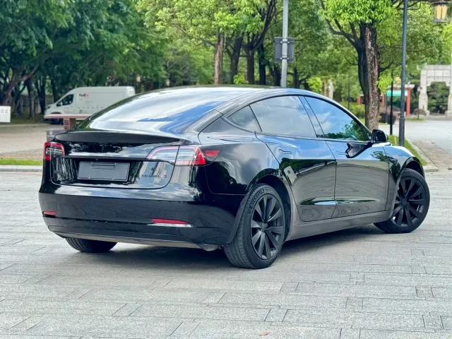 Tesla Model 3 — Фото автомобиля 6