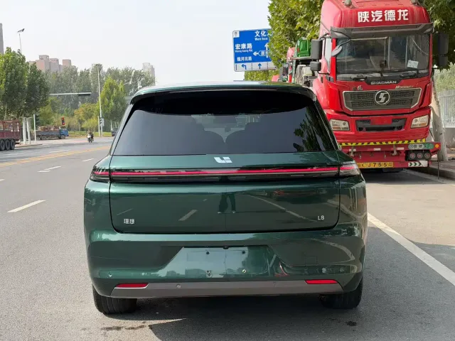 Li Auto L8 — Фото автомобиля 8