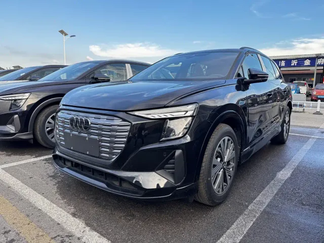 Фотография автомобиля — Audi Q5 e-tron