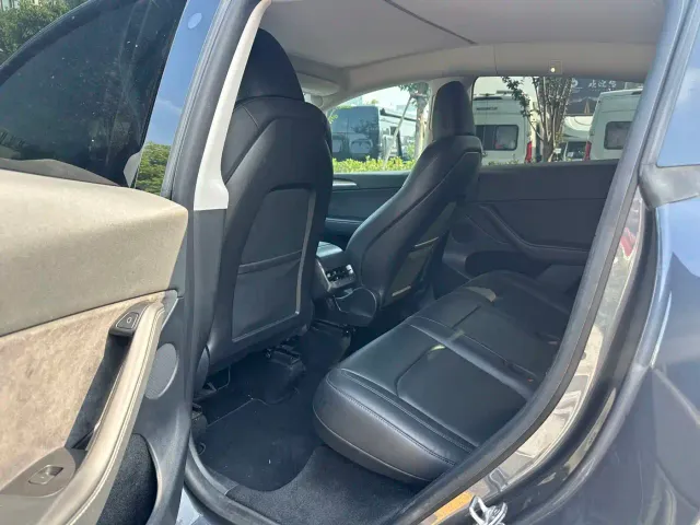 Tesla Model Y — Фото автомобиля 9