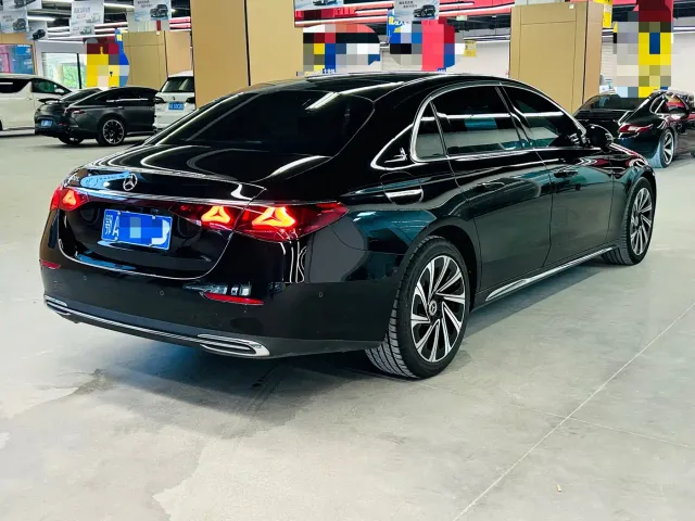 Mercedes-Benz E-Class — Фото автомобиля 6