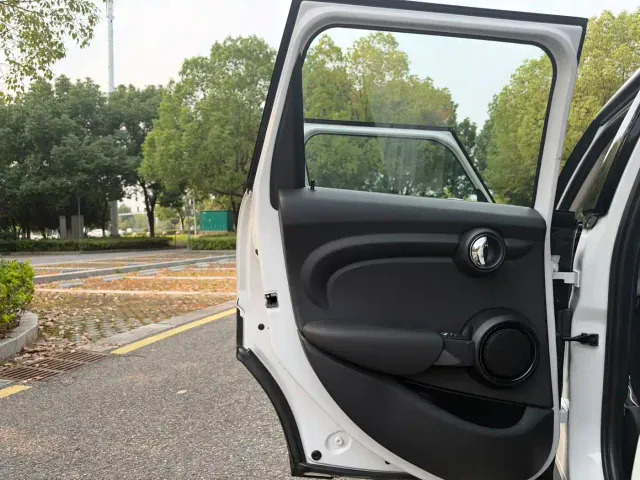 MINI Hatch — Фото автомобиля 12