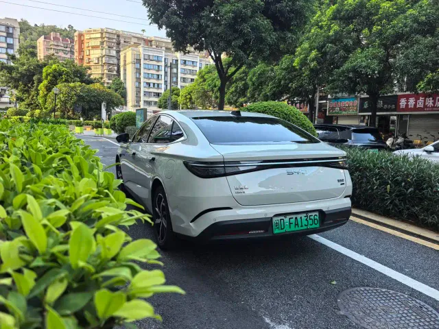 BYD Seal 07 DM-i — Фото автомобиля 6