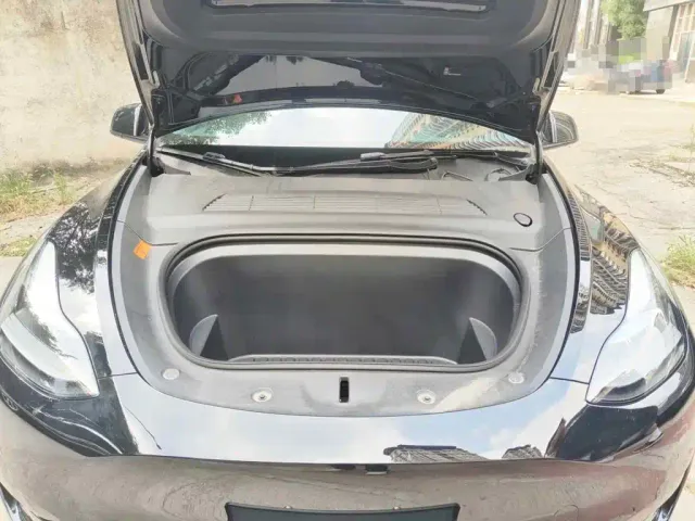 Tesla Model Y — Фото автомобиля 9