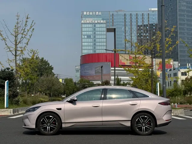 BYD Qin L — Фото автомобиля 2