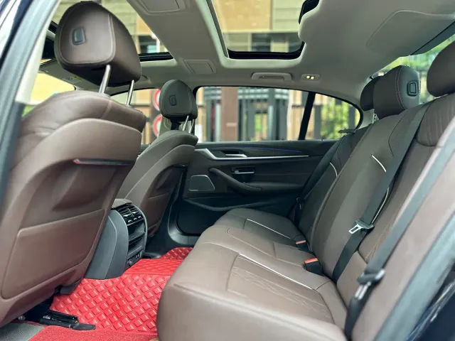 BMW 5 Series — Фото автомобиля 14