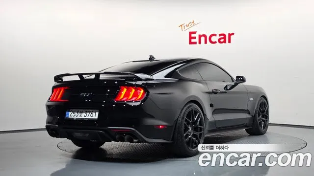 Ford Mustang — Фото автомобиля 2
