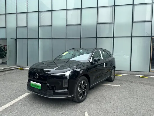 Фотография автомобиля — Volvo XC70 Plug-in Hybrid