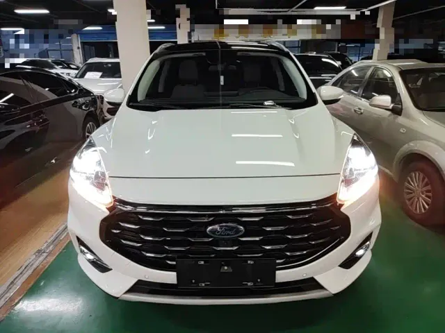 Ford Escape — Фото автомобиля 2