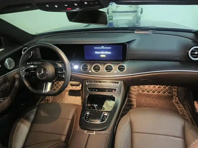 Mercedes-Benz E-Class — Фото автомобиля 12