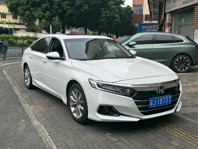 Honda Accord — Фото автомобиля 3