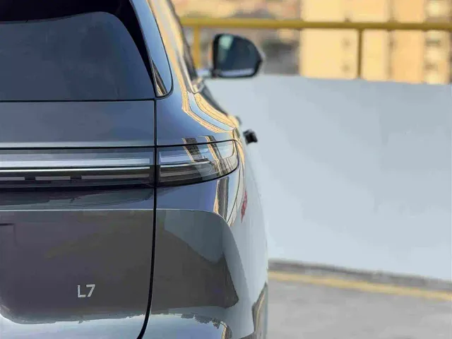 Li Auto L7 — Фото автомобиля 10