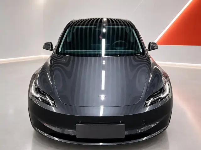 Tesla Model 3 — Фото автомобиля 2