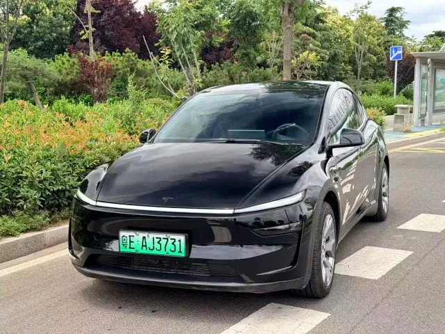 Tesla Model Y L — Фото автомобиля 2