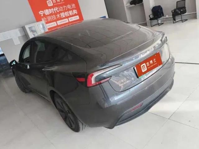 Tesla Model 3 — Фото автомобиля 4