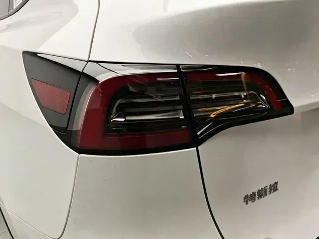 Tesla Model Y — Фото автомобиля 19