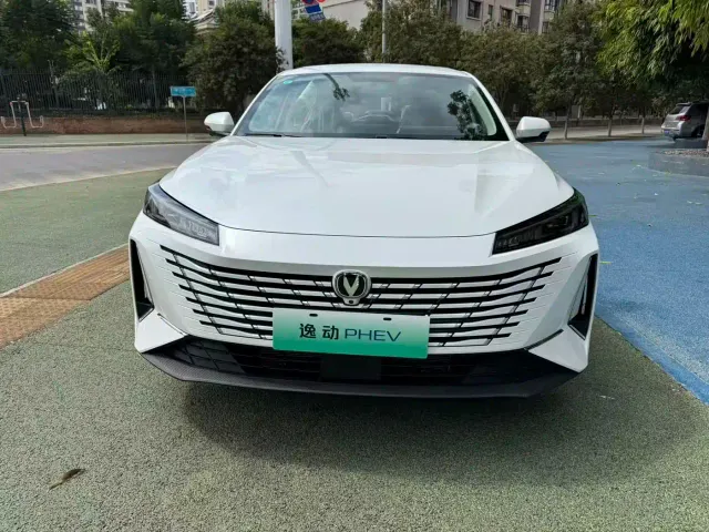 Changan Eado PHEV — Фото автомобиля 2