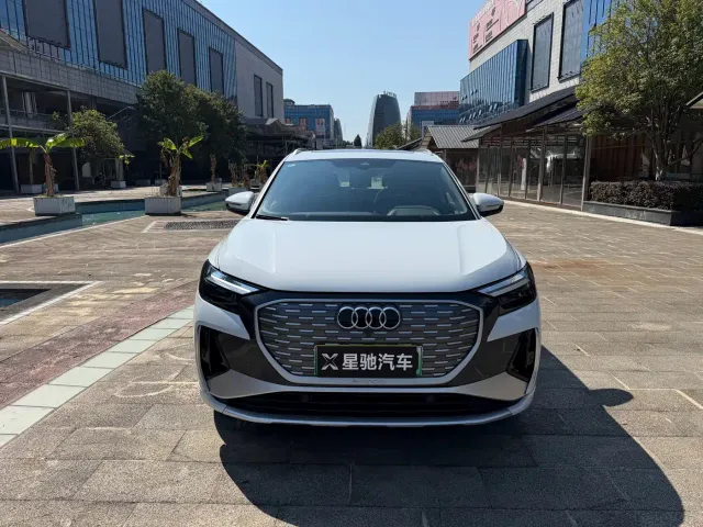 Audi Q4 e-tron — Фото автомобиля 2