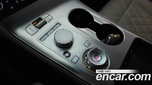Genesis GV70 — Фото автомобиля 7