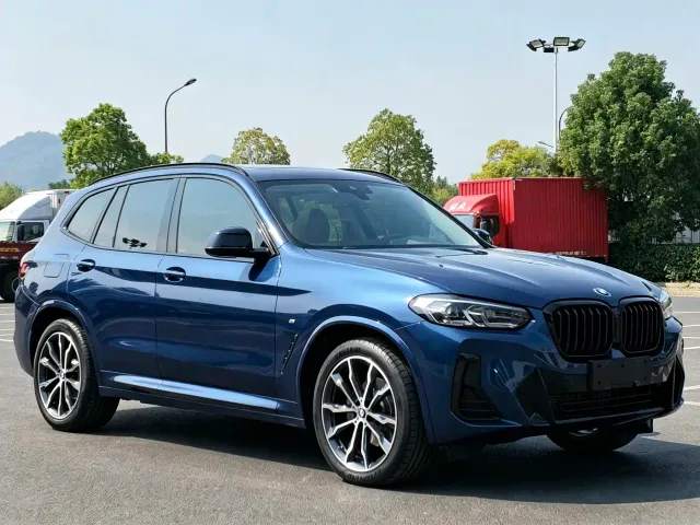 BMW BMW X3 2022 Facelift xDrive30i Leading M Shadow Edition — Фото автомобиля 3