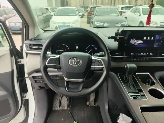 Toyota Granvia — Фото автомобиля 10