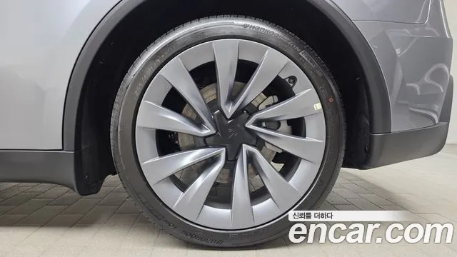 Tesla Model Y — Фото автомобиля 20