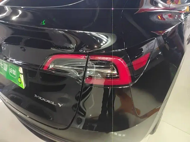 Tesla Model Y — Фото автомобиля 7