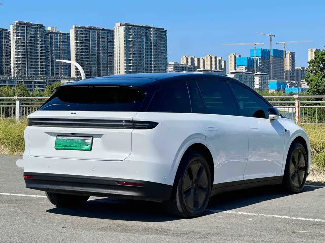 Li Auto i6 — Фото автомобиля 9