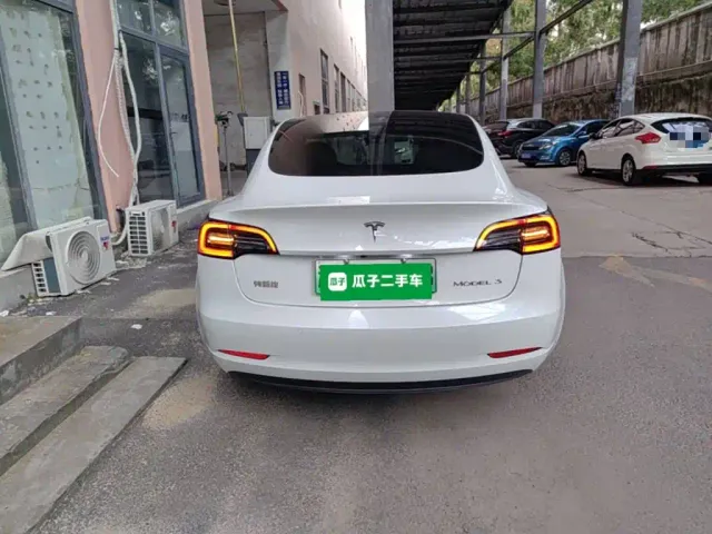 Tesla Model 3 — Фото автомобиля 5
