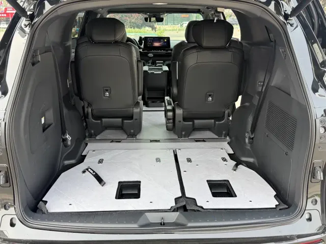 Toyota Sienna — Фото автомобиля 15