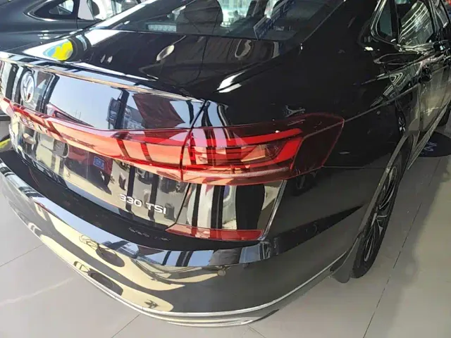 Volkswagen Passat — Фото автомобиля 7