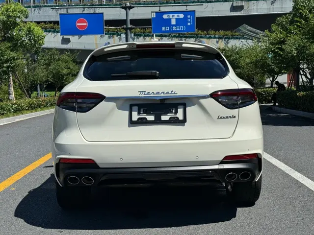 Maserati Levante — Фото автомобиля 16