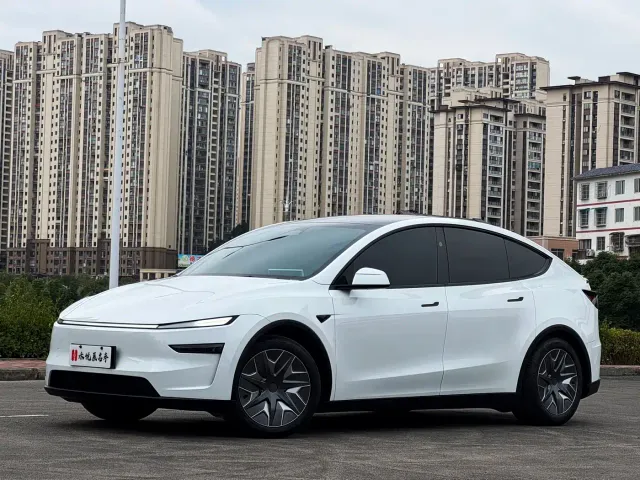 Фотография автомобиля — Tesla Model Y L