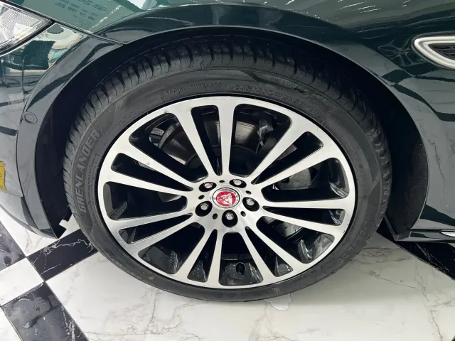 Jaguar XFL — Фото автомобиля 13
