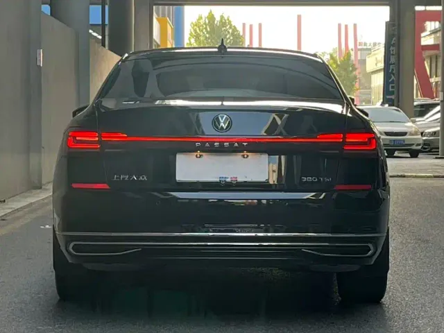 Volkswagen Passat — Фото автомобиля 4