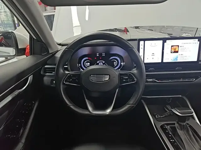 Geely Emgrand — Фото автомобиля 10