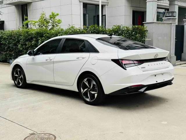 Hyundai Elantra — Фото автомобиля 10