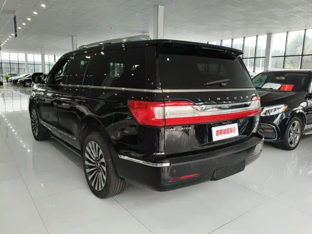 Lincoln Navigator — Фото автомобиля 6