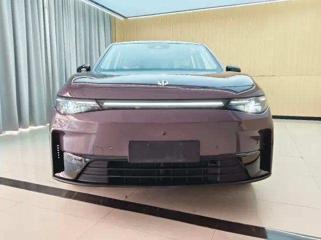 Leapmotor C10 — Фото автомобиля 2