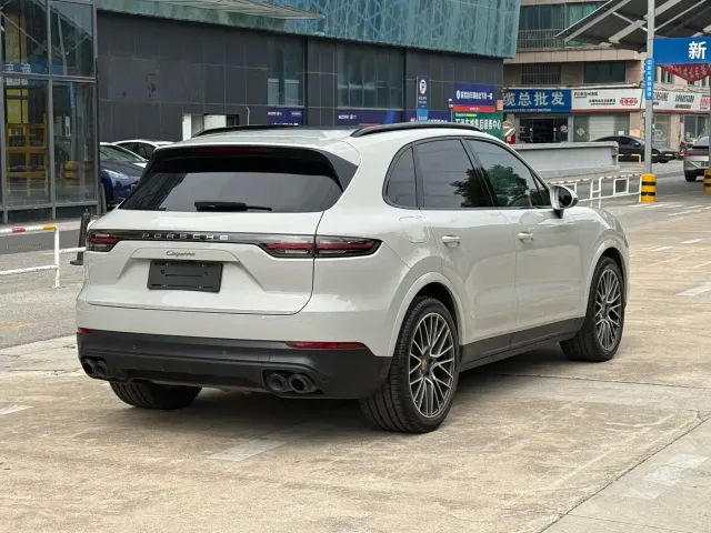 Porsche Cayenne — Фото автомобиля 4